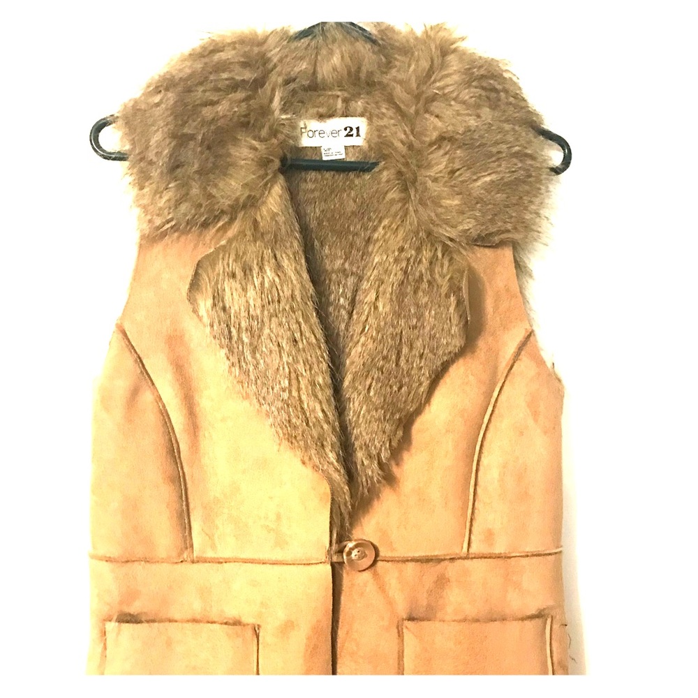NWOT Forever 21 faux fur vest